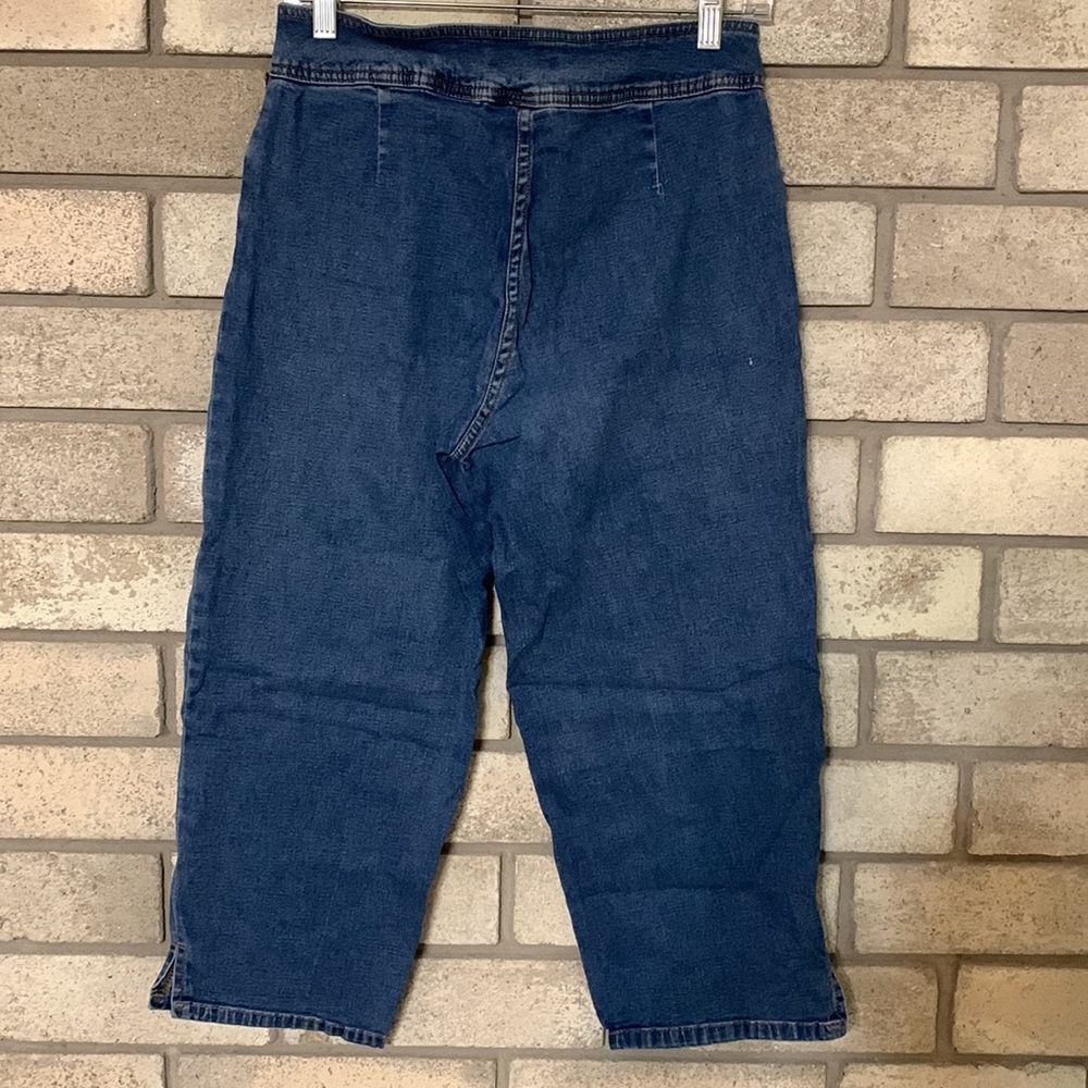 3for$20 Capri size 6 - Picture 3 of 4